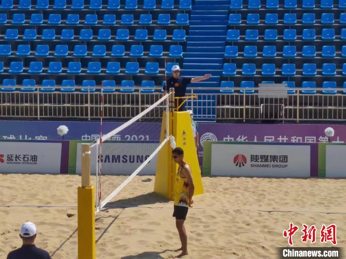 与排球结缘29年的中学教师当选杭州亚运会裁判的