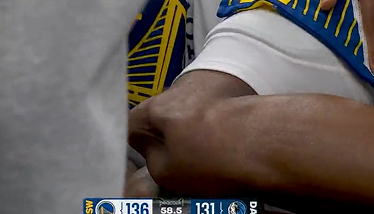 勇士加时赛突发变故 穆迪受伤倒地引发关注