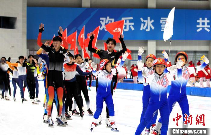 第十一届全国大众冰雪季在呼伦贝尔全面启动，