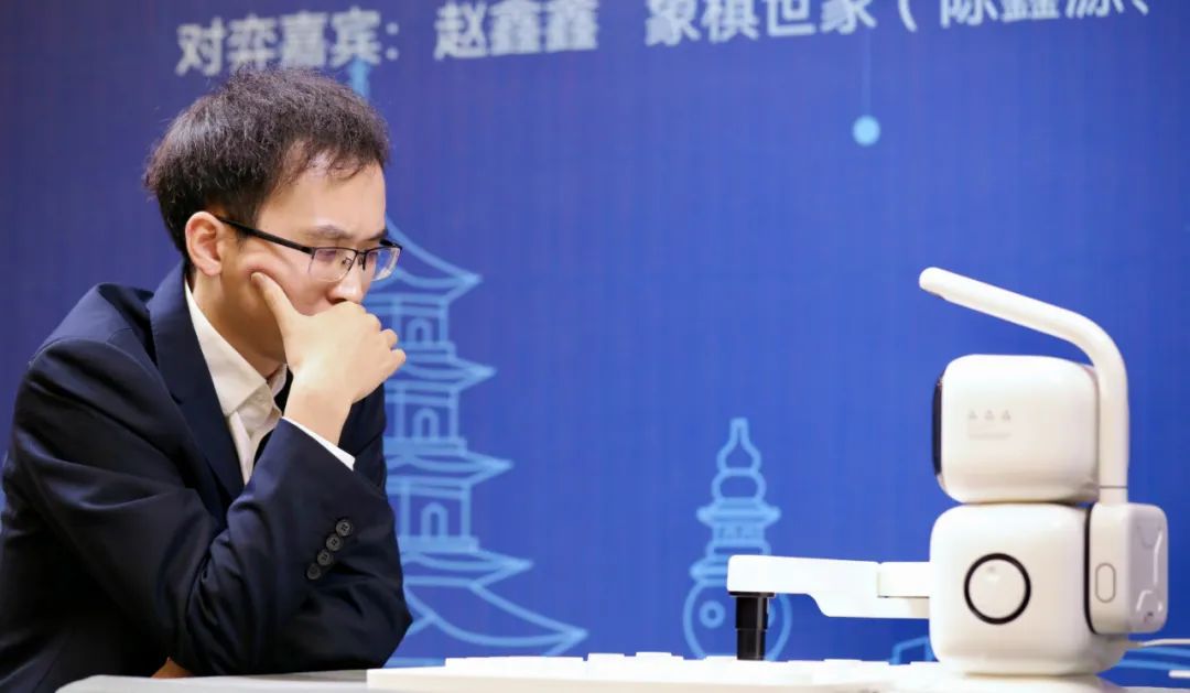 象棋特级大师赵鑫鑫与元萝卜SenseRobot战平